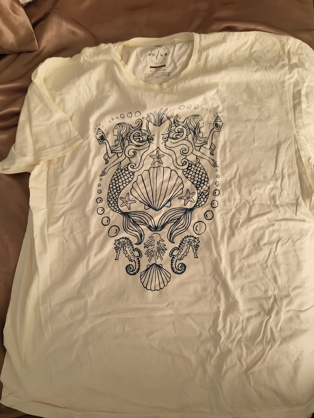 Women's Cream Graphic Tee with Nautical Shell Design Size Medium Large